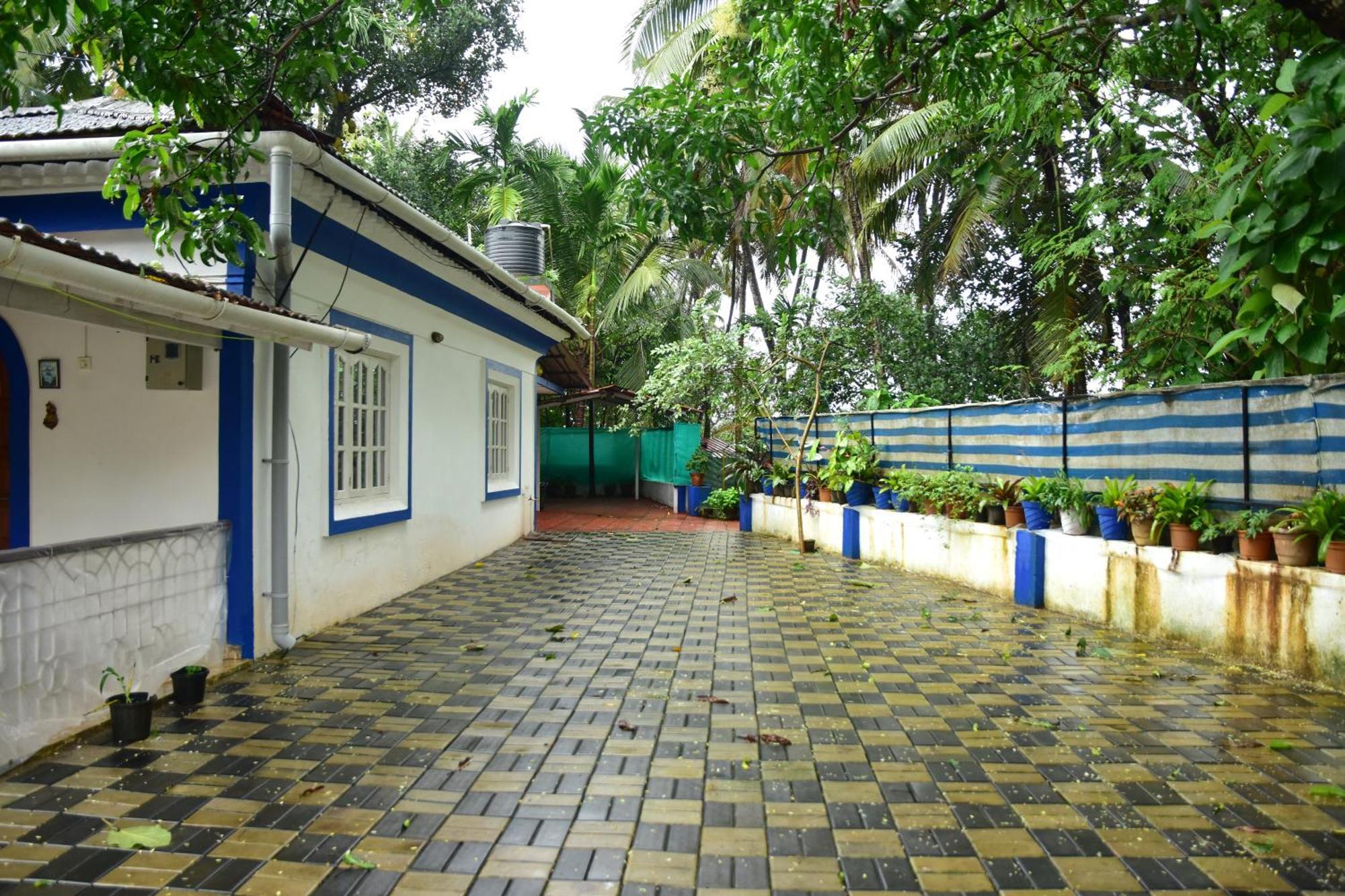 Casa Dcm And Esmeralda - Villa'S And Lake View Rooms In Bambolim With Swimming Pool Acces Екстериор снимка